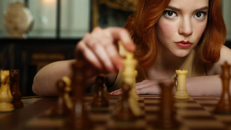 The Queen’s Gambit รุกฆาตตลาดเกมหมากรุก